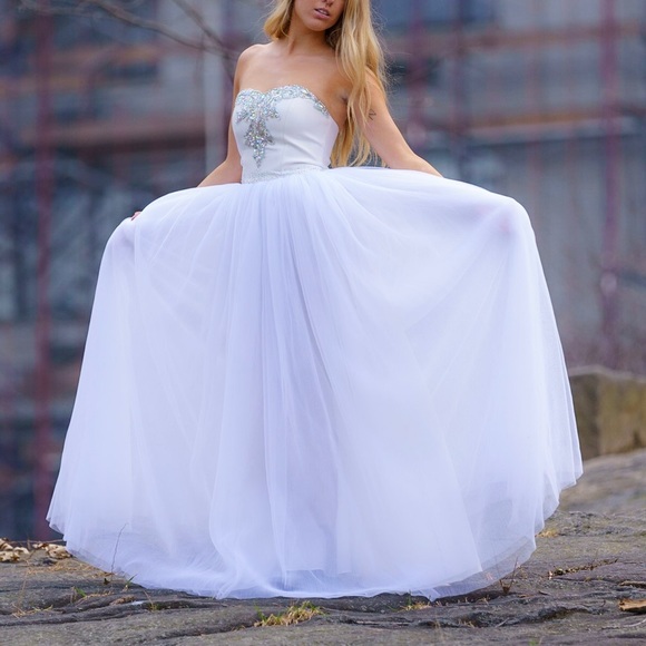 Size 0/2 White Wedding Dress Custom Made - Picture 7 of 7
